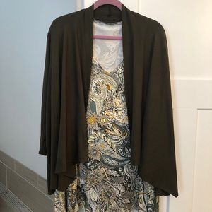 Rose and Olive Plus size blouse. Stretch knit